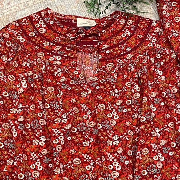 Universal Thread top - Picture 2 of 8